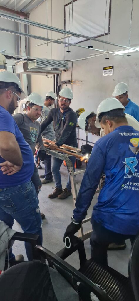 aula pratica de instalação de ar condicionado vrf em ribeirão preto