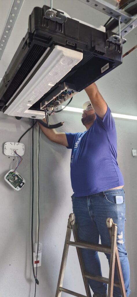 instalando ar condicionado cassete 1 via no curso pratico